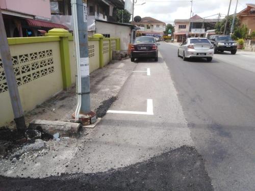 a street with cars parked on the side of the road at Villa D'Doa Maju in Kuala Terengganu