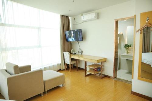 Televisyen dan/atau pusat hiburan di GreenTree Inn Binzhou Bus Station
