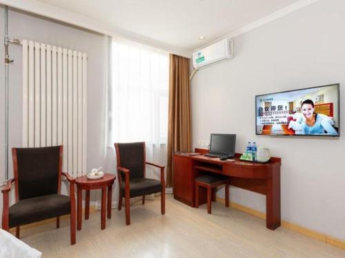 TV o dispositivi per l'intrattenimento presso GreenTree Inn Beijing Tonzhou Maju Bridge No.2 Express Hotel