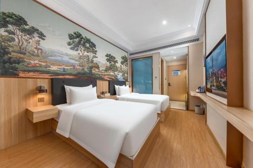 Uma cama ou camas num quarto em Shenzhen-Hong Kong Hui Hotel, Futian Port Convention and Exhibition Center