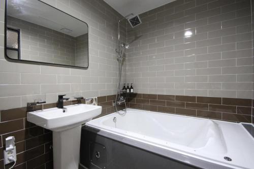 Gallery image of Brown Dot Tourist Hotel Busan New Port in Changwon