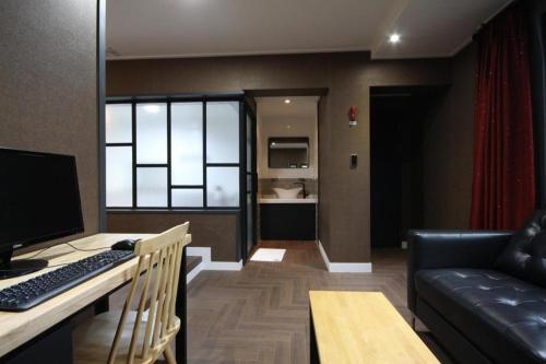 Gallery image of Brown Dot Tourist Hotel Busan New Port in Changwon
