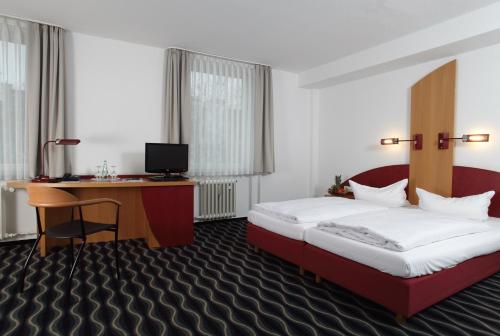 เตียงในห้องที่ Stadthotel Kassel