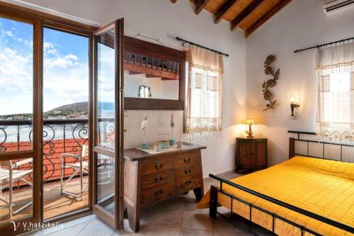 Giường trong phòng chung tại Villa Lola
