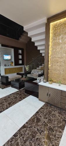 a bathroom with a staircase and a large mirror at Banarasi Courtyard in Varanasi