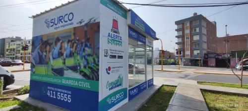 a sign on the side of a building on a street at Pacific Apartamento Surco in Lima