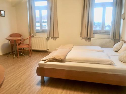 Una cama o camas en una habitación de Ludwigs