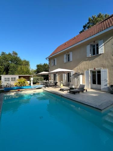 Villa avec piscine chauffée