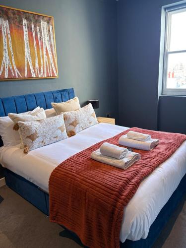 a large bed with two towels on top of it at Cosy flat with sea View in Brighton & Hove