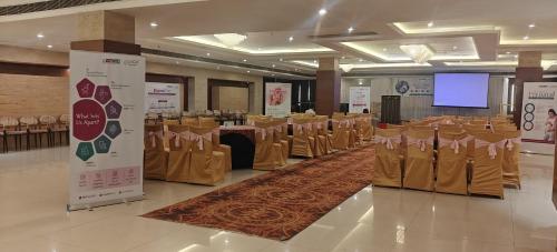 El área de trabajo o centro de convenciones de Sapna Clarks Inn Lucknow