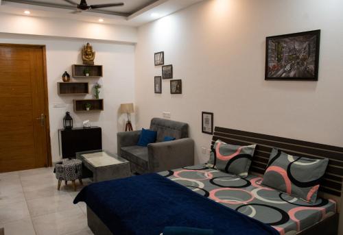 Posezení v ubytování Minimalistic Stay Close to Metro & IT Parks# Garden View