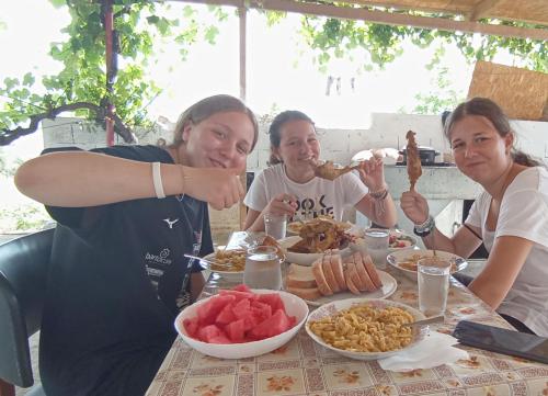 Gambar di galeri bagi fravesh di Tiranë