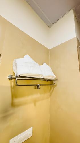a bed on a shelf in a room at Umaid Niwas Homestay in Jaipur