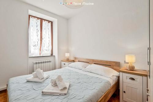 Giường trong phòng chung tại Aguglia House, Terre Marine