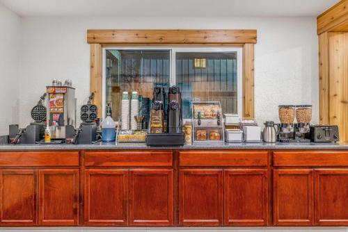 Super 8 by Wyndham Arcataにあるコーヒーまたはお茶