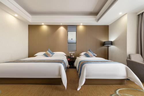 Ein Bett oder Betten in einem Zimmer der Unterkunft Ramada by Wyndham Zhangjiajie
