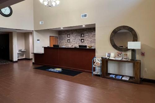 a lobby with a reception desk and a mirror at Days Inn & Suites by Wyndham Manheim Lebanon in Manheim
