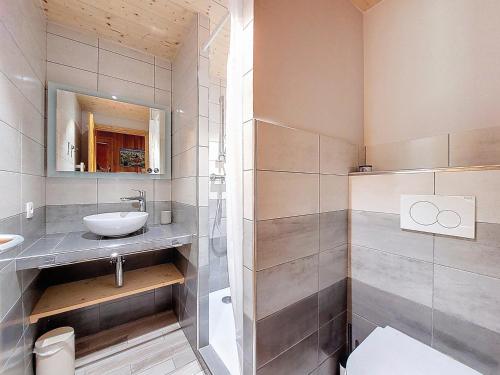 a bathroom with a sink and a mirror at APPARTEMENT-3-CHAMBRES-8-COUCHAGES-WIFI-MONTRIOND-CHEBOURINS in Montriond
