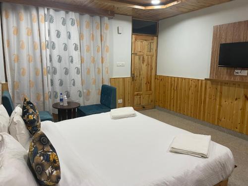 Gallery image of Hotel Old Manali-Mountain View, Balcony, Garden, Pet Friendly, Parking in Manāli