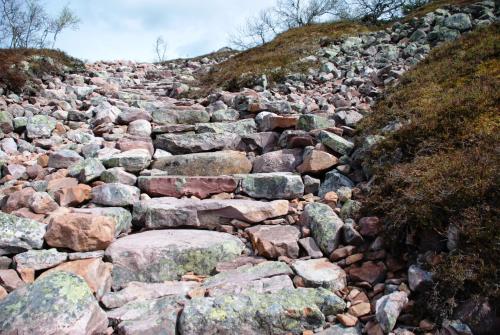 a large rocky hillside with rocks andgrass at 16 - Fulufjellets nasjonalparker - snø - alpint - langrenn - snøscooter in Ljørdal