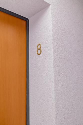 a door with a number eight on the wall at A8 Aloe Fiera Rho -Monza-Como-MXP AMPIO&LUMINOSO MONOLOCALE in Cesate