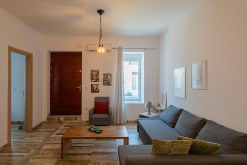 a living room with a couch and a table at casa in piazza in Pylos