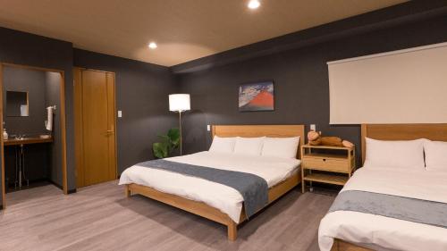 RAYS STAY - Direct from KIX, 5min train to Namba, 2King Beds-