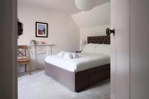 a bedroom with a bed with two towels on it at Fantastic 2BD Victorian Apt - 4 adults & 1 child in Lewes