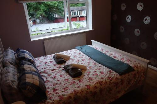 a bedroom with a bed with shoes on it at NEW Cosy 2 Bedroom Flat - Englefield Green in Englefield Green