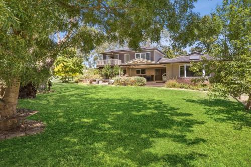 Κήπος έξω από το The Gathering House Sleeps 18