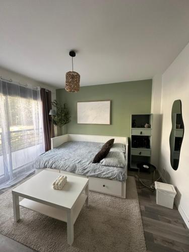 Chambre salle de bain aéroport CDG Parc des expositions Envoyez moi un message avant de faire la réservation