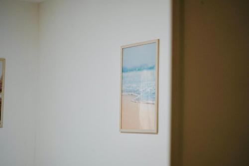 a picture on a white wall with a picture on it at Nido di mare in San Benedetto del Tronto