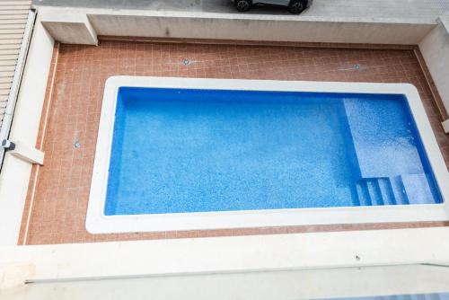 a swimming pool on the side of a house at Apartamento en Calpe - Cerca del Club Náutico y playas in Calpe