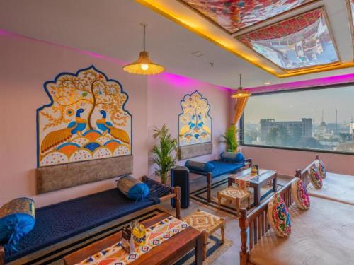 Zona de estar de The Hosteller Amritsar, Near Golden Temple