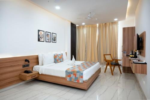 Una cama o camas en una habitación de Vasu Palace