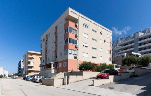 1 Bedroom Cozy Apartment In Makarska