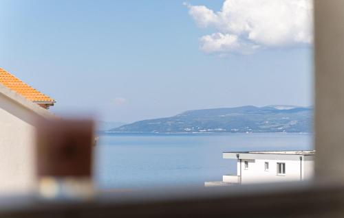 1 Bedroom Cozy Apartment In Makarska