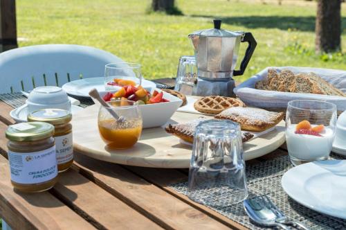 a picnic table with a plate of food on it at Agriturismo La Semente in Spello