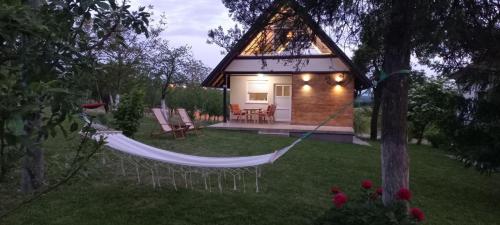 a hammock in the yard of a tiny house at Vikendica Živković in Lazarevac