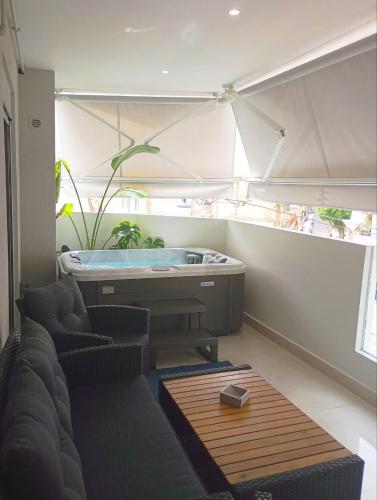 Airrent Apartments 1 The Athens Jacuzzi Lounge