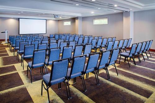 a lecture room with blue chairs and a screen at Residence Inn Seattle Bellevue Downtown in Bellevue