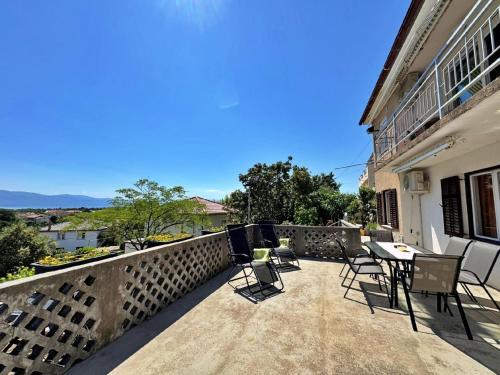 Apartment Andjelka mit Meerblick, große Terrasse