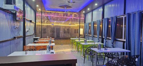 Restaurace v ubytování Guru kripa resort
