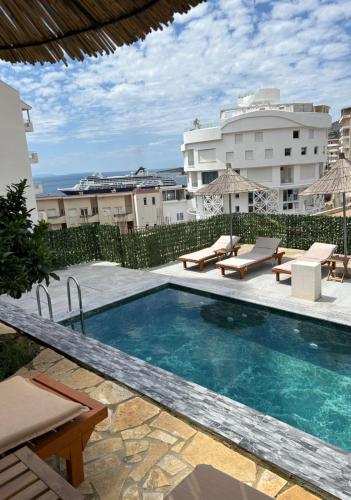Piscina a Vila Jon'a o a prop