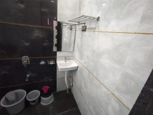 Ένα μπάνιο στο Hotel Pooja Inn Pandharpur