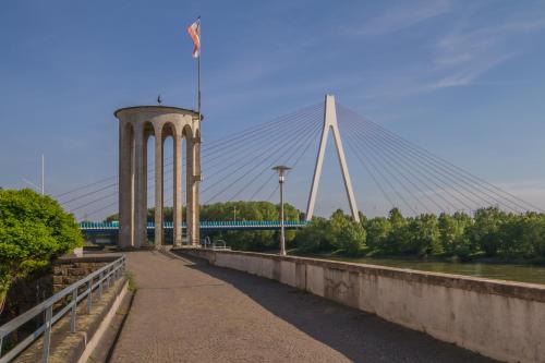 a bridge over a river with a white bridge at Deichstadt Apartments in Neuwied
