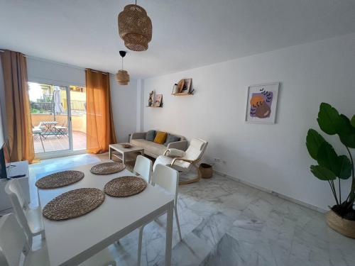 Stylish Marbella Spot Pass the Keys