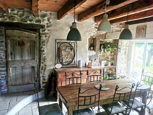 Φωτογραφία από το άλμπουμ του Maison de charme avec piscine, jacuzzi et jardin σε Massingy