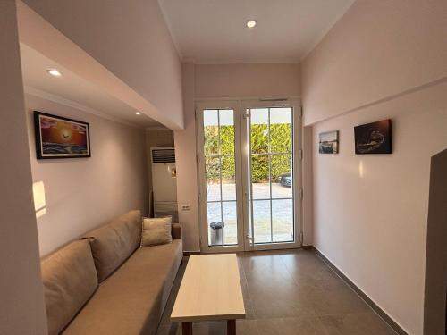 a living room with a couch and a table at Hotel Restorant Halal Il Tramonto. in Vorë
