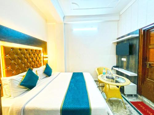 a hotel room with a large bed and a sink at Hotel The Premium Villa Rishikesh in Rishīkesh